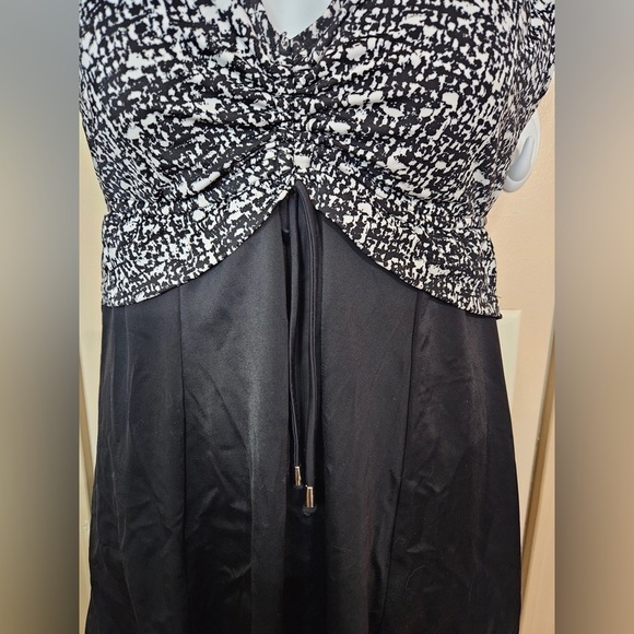 #182 Maxine- Black n White Printed Swim Dress- Size: 18 - Picture 5 of 8